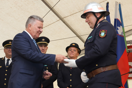 Predaja gasilskega vozila  GVGP-1 PGD Grahovo 27 Foto Ljubo Vukelič